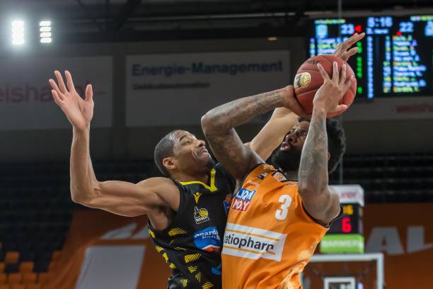 展现了其非 展现了其非